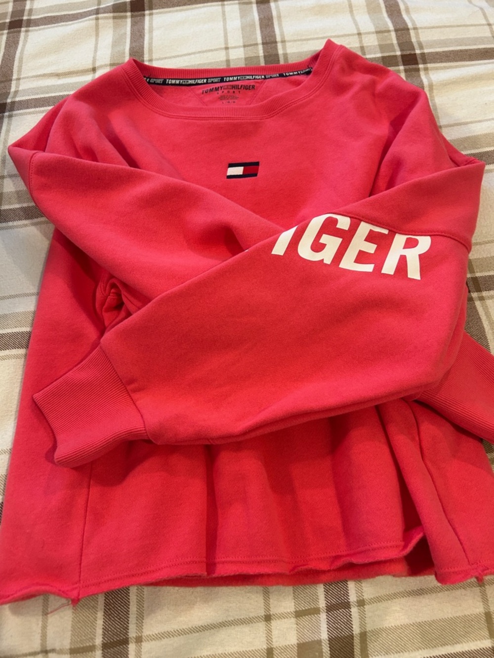 Tommy Hilfiger Women cropped Bright Pink Logo Crewneck Sweatshirt
